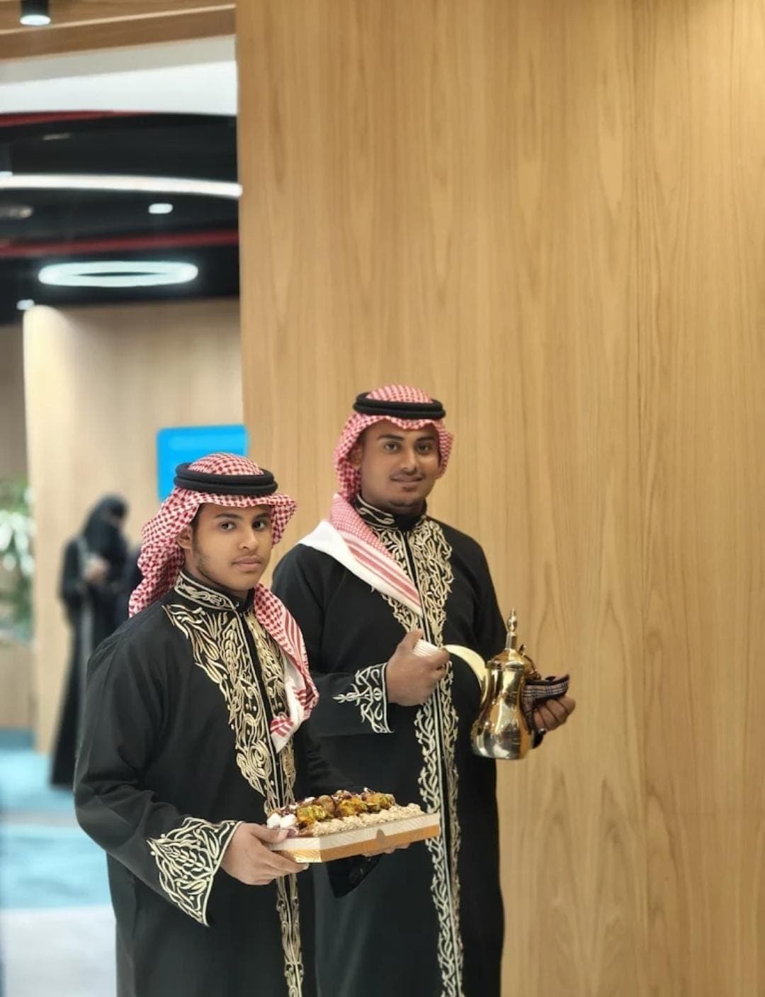 قهوجي.. فن الضيافة المتوارث وأصول الكرم العربي